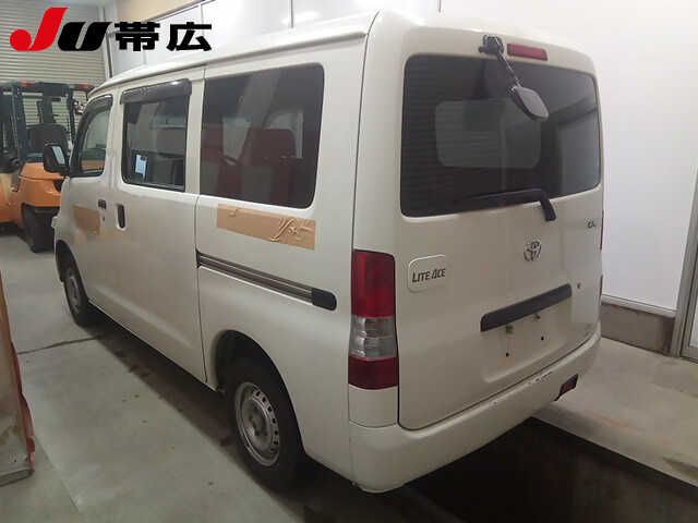 2017 Toyota ライトエース バン auction photo 2