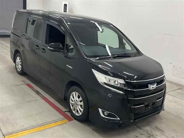 2020 Toyota Noah Hybrid G Japan auction vehicle