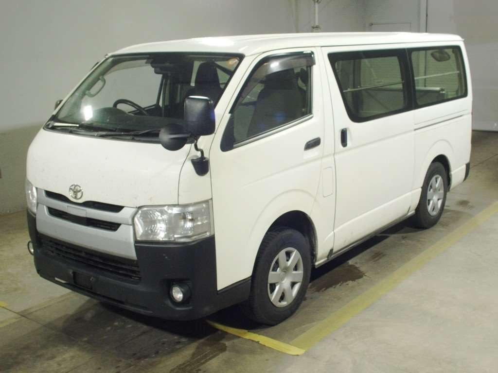 2019 Toyota Hiace DX 4WD Japan auction vehicle