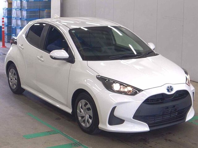 Japan Auction Vehicles 8 2023 Toyota Yaris ハイブリッドX auction photo
