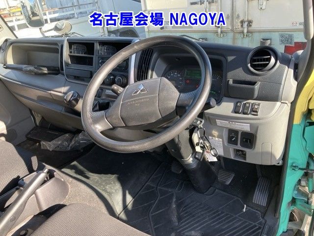 2016 Mitsubishi ウイング auction photo 4