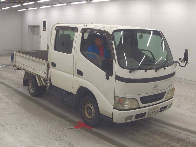 2004 Toyota Dyna Japan auction vehicle