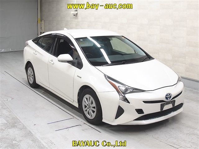 2016 Toyota Prius S Japan auction vehicle