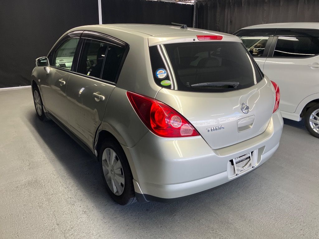 2007 Nissan ティーダ 15M auction photo 2