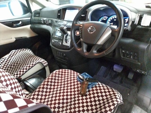 2010 Nissan Elgrand ライダー 4WD auction photo 3
