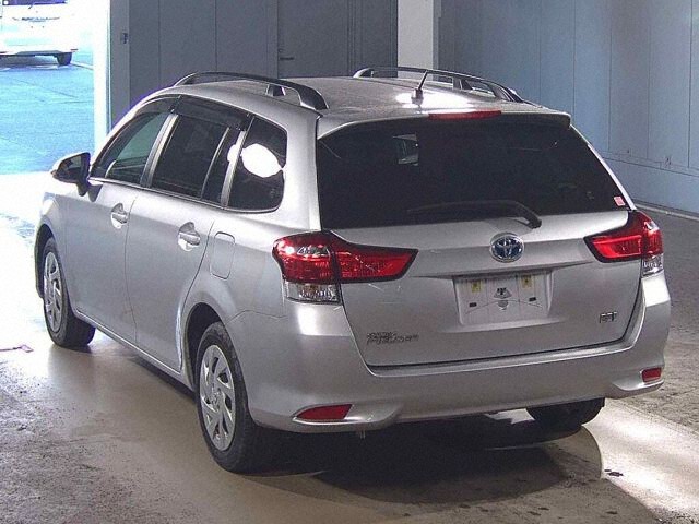 2022 Toyota Corolla Fielder ハイブリッドEX auction photo 2