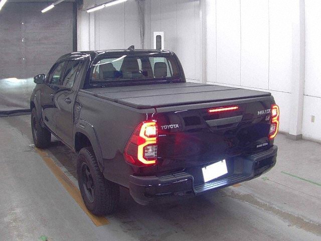 2022 Toyota Hilux Z GR Sport 4WD auction photo 2