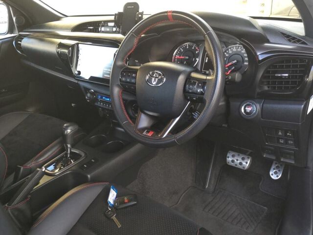 2022 Toyota Hilux Z GR Sport 4WD auction photo 3