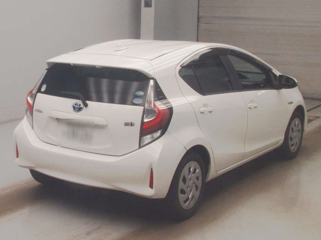 2018 Toyota Aqua S auction photo 2