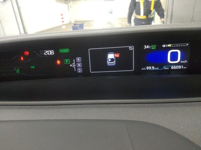 2017 Toyota Prius PHEV S Navi Package auction photo 6