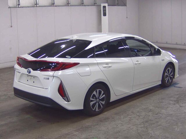 2017 Toyota Prius PHEV S Navi Package auction photo 5