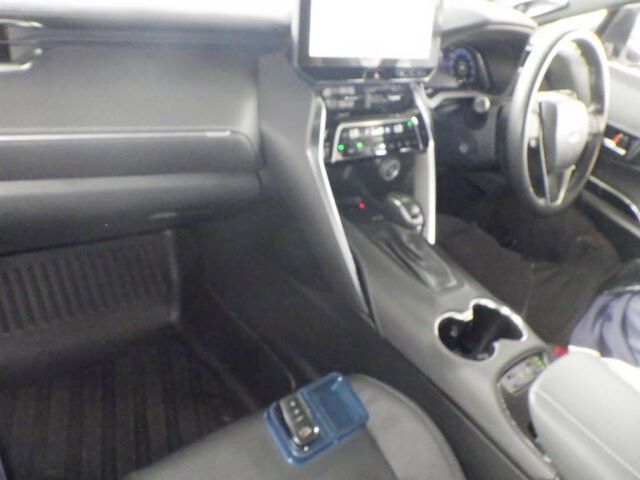 2023 Toyota Harrier Z Leather Package auction photo 3