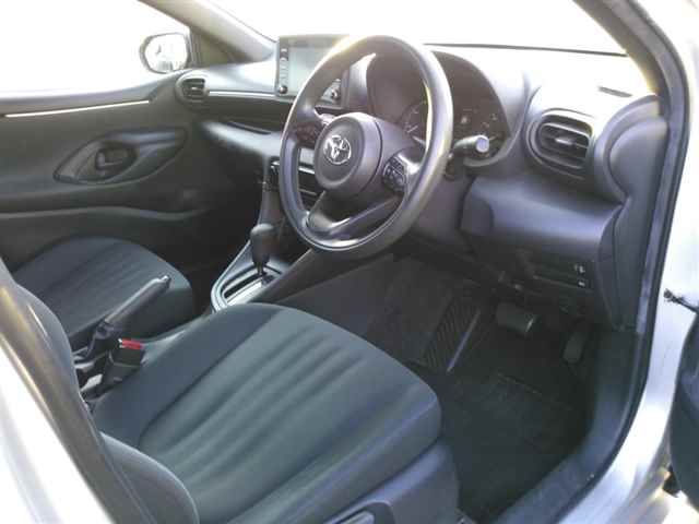 2021 Toyota Yaris ハイブリッドX auction photo 3