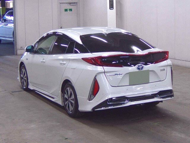 2020 Toyota Prius PHEV S Navi Package auction photo 2