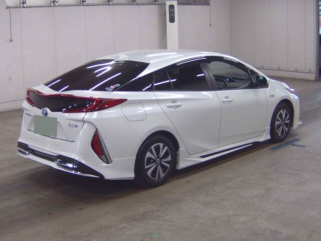 2020 Toyota Prius PHEV S Navi Package auction photo 5