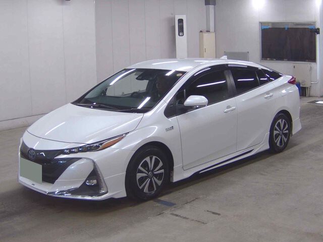2020 Toyota Prius PHEV S Navi Package auction photo 4