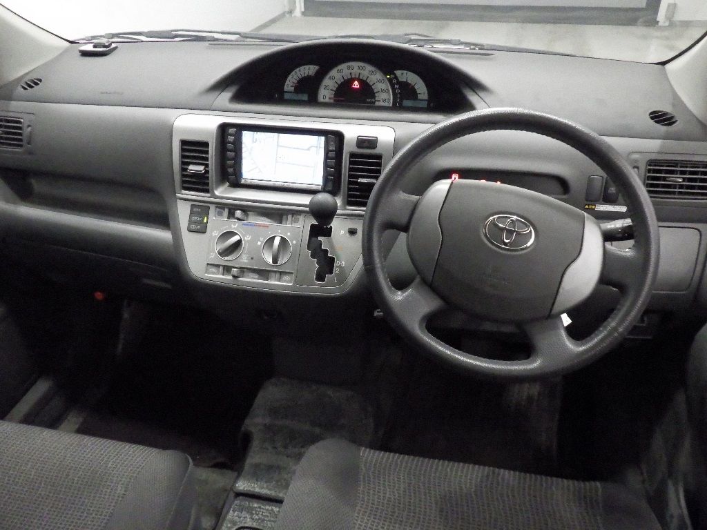 2003 Toyota Raum S Package auction photo 3