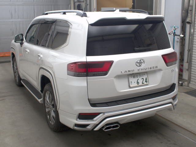 2023 Toyota ランドクルーザW 4WD ZX 5ニン auction photo 2