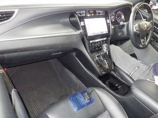 2019 Toyota Harrier premium auction photo 3