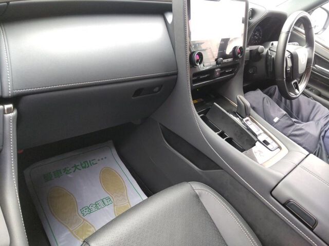 2024 Toyota Vellfire Z Premier 4WD auction photo 3