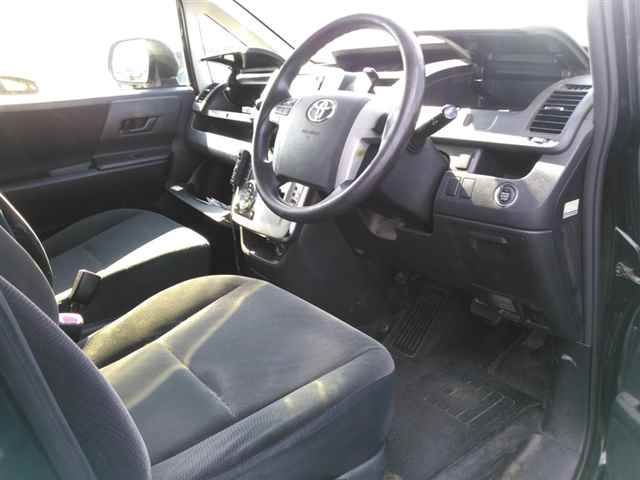 2011 Toyota Voxy X Lエディション auction photo 3