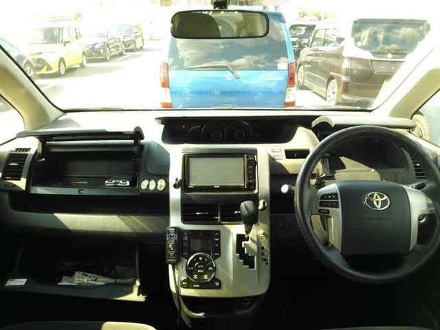 2011 Toyota Voxy X Lエディション auction photo 8