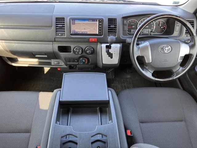 2020 Toyota Hiace バン DX auction photo 3