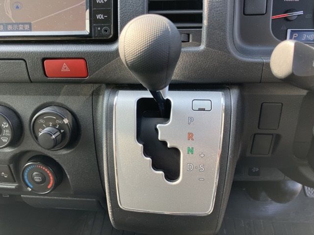 2020 Toyota Hiace バン DX auction photo 4