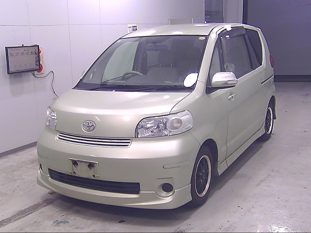 2010 Toyota Porte 130i C Package HID Selection auction photo 4