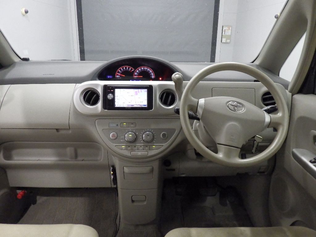 2010 Toyota Porte 130i C Package HID Selection auction photo 3