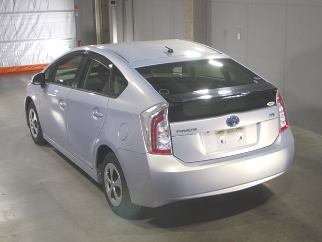 2015 Toyota Prius L auction photo 5