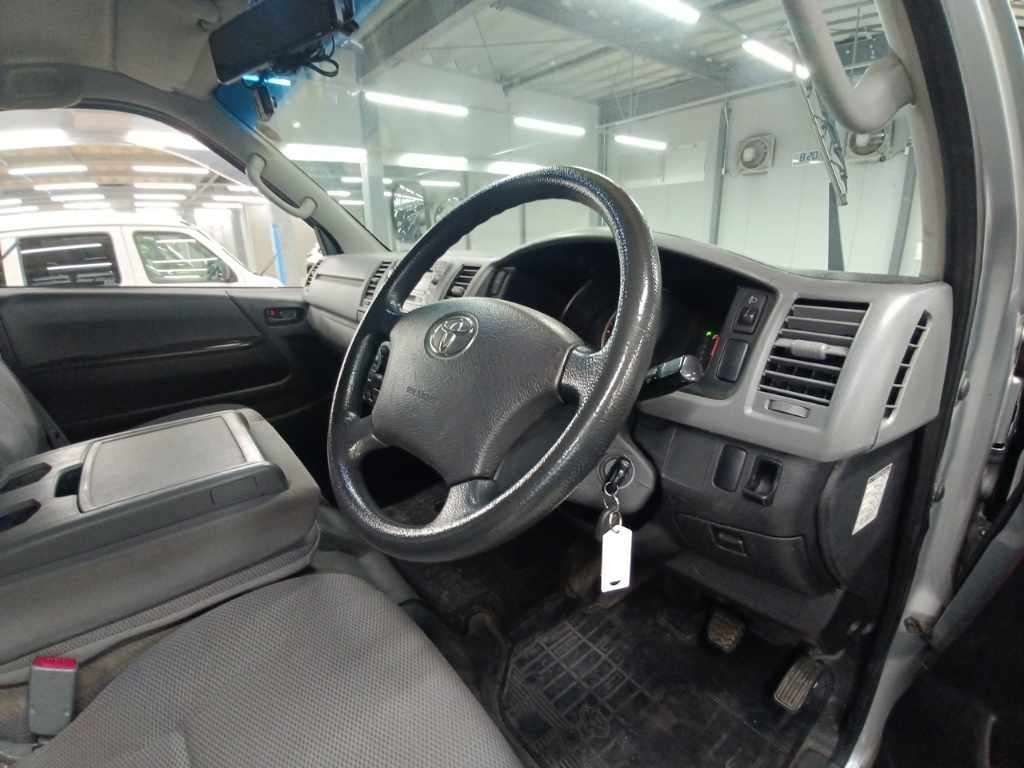 2010 Toyota Hiace ロングDX auction photo 9