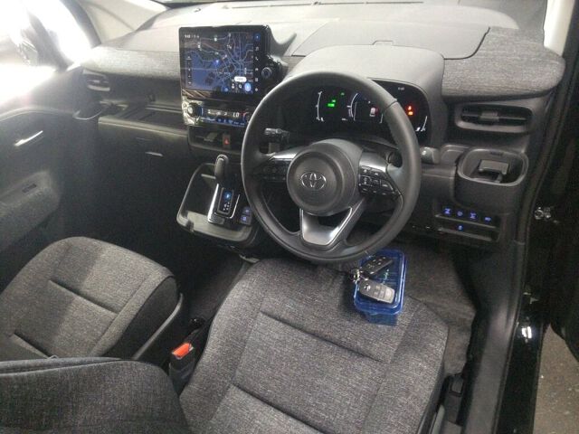 2025 Toyota Sienta ハイブリッドZ auction photo 3