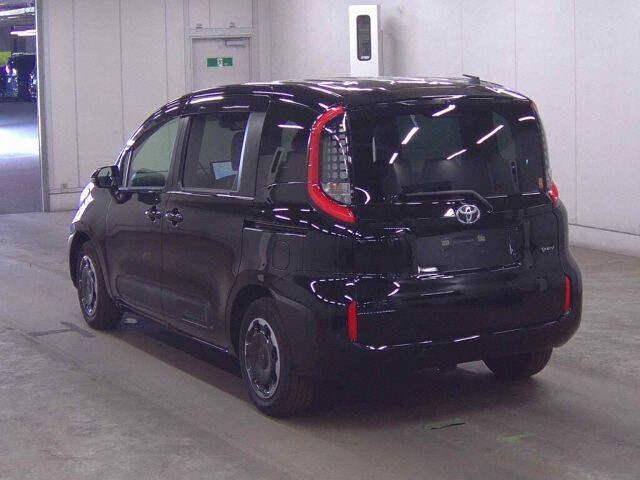 2025 Toyota Sienta ハイブリッドZ auction photo 2