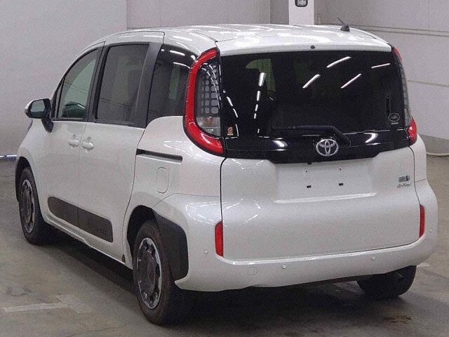 2022 Toyota Sienta ハイブリッドZ 4WD auction photo 2
