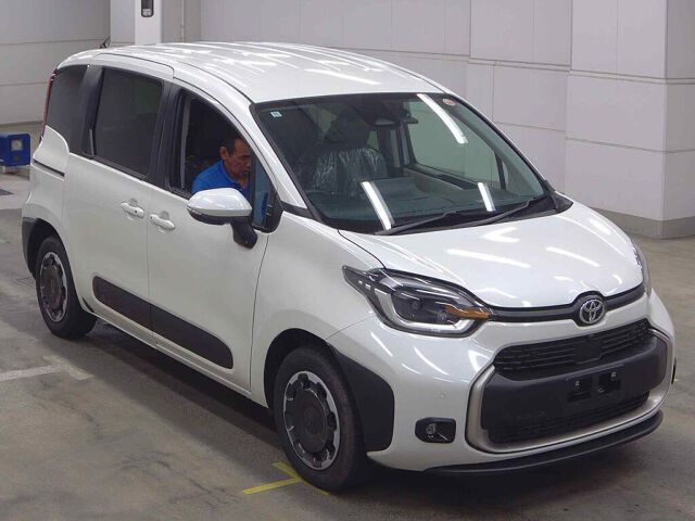 Japan Auction Vehicles 8 2022 Toyota Sienta ハイブリッドZ 4WD auction photo