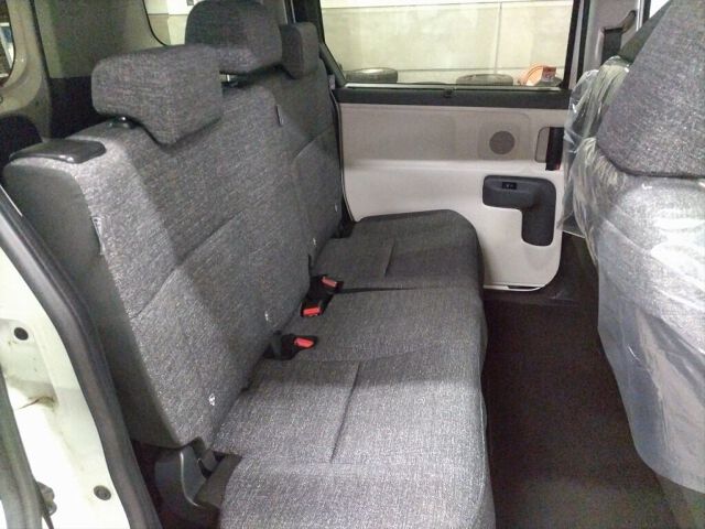 2022 Toyota Sienta ハイブリッドZ 4WD auction photo 6
