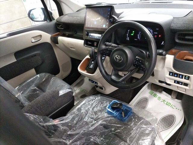 2022 Toyota Sienta ハイブリッドZ 4WD auction photo 3