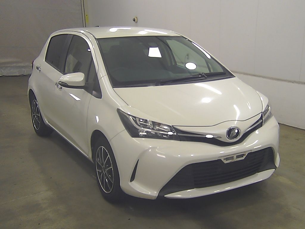 2016 Toyota 5HB F LED Edition Japan auction vehicle