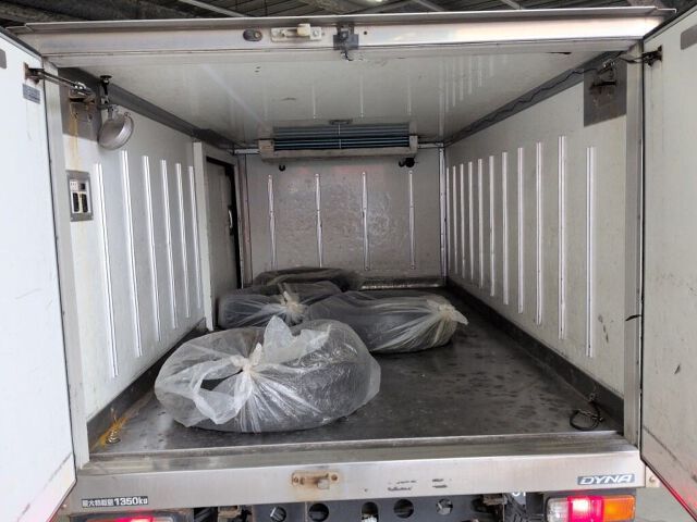 2010 Toyota Dyna レイゾウレイトウ 4WD auction photo 3