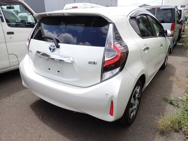 2021 Toyota Aqua S Style Black auction photo 2