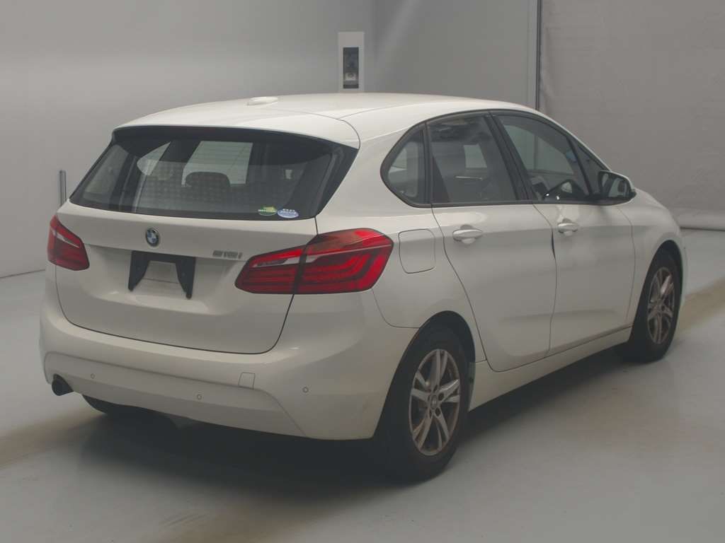 2015 BMW 2 Series 218iアクティブツアラー auction photo 2