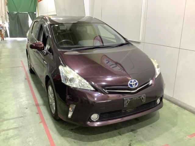 2014 Toyota Prius Alpha S Japan auction vehicle