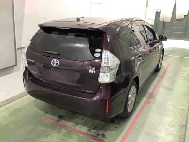 2014 Toyota Prius Alpha S auction photo 2