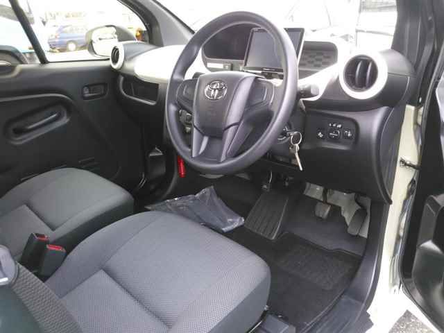 2022 Toyota C+pod G auction photo 3