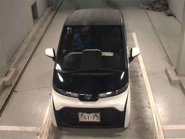 2022 Toyota C+pod G auction photo 6