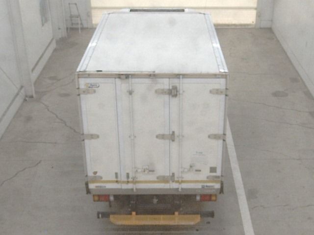 2021 Isuzu Elf Refrigerated and frozen trucks auction photo 3