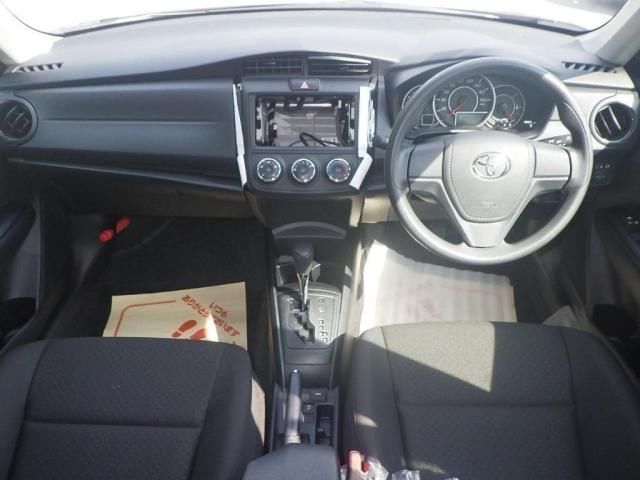 2025 Toyota Corolla Axio EX auction photo 3