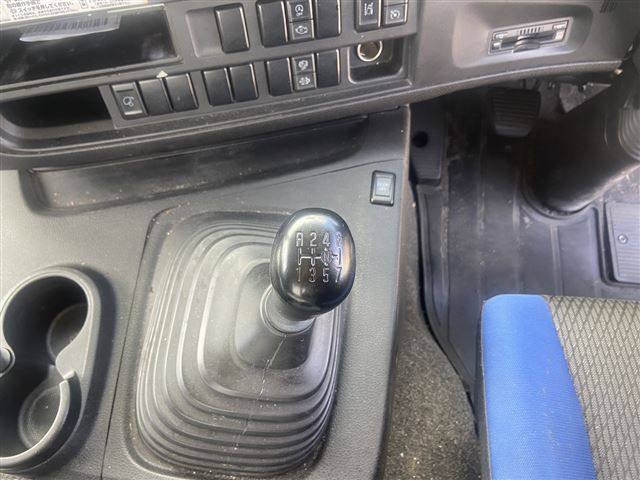 2019 Isuzu tractor auction photo 6