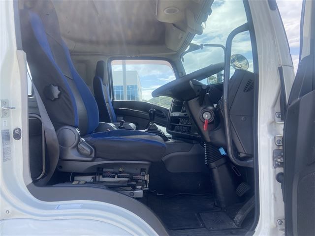 2019 Isuzu tractor auction photo 4